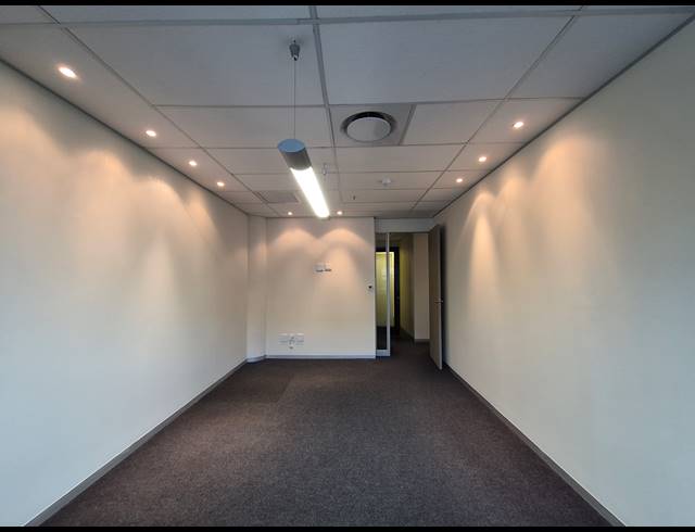 106M² OFFICE TO LET IN SANDTON CENTRAL
